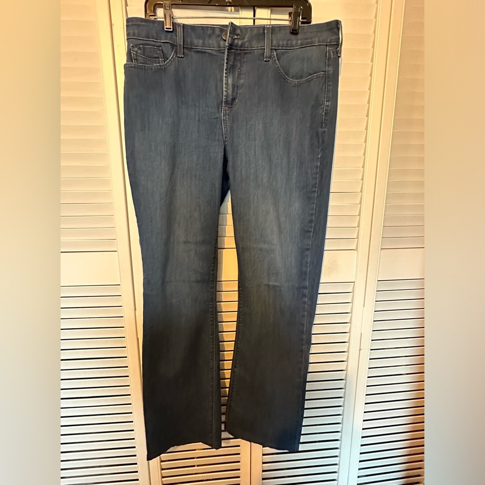 Not your daughters jeans NYDJ medium wash straight leg blue jeans size 12